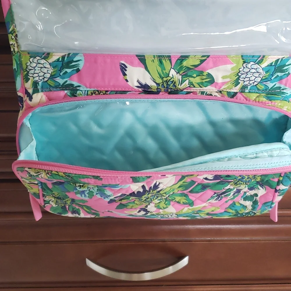 Vera Bradley Bathroom - Picture 6 of 7